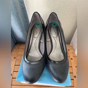 Lifestride black heels. New.